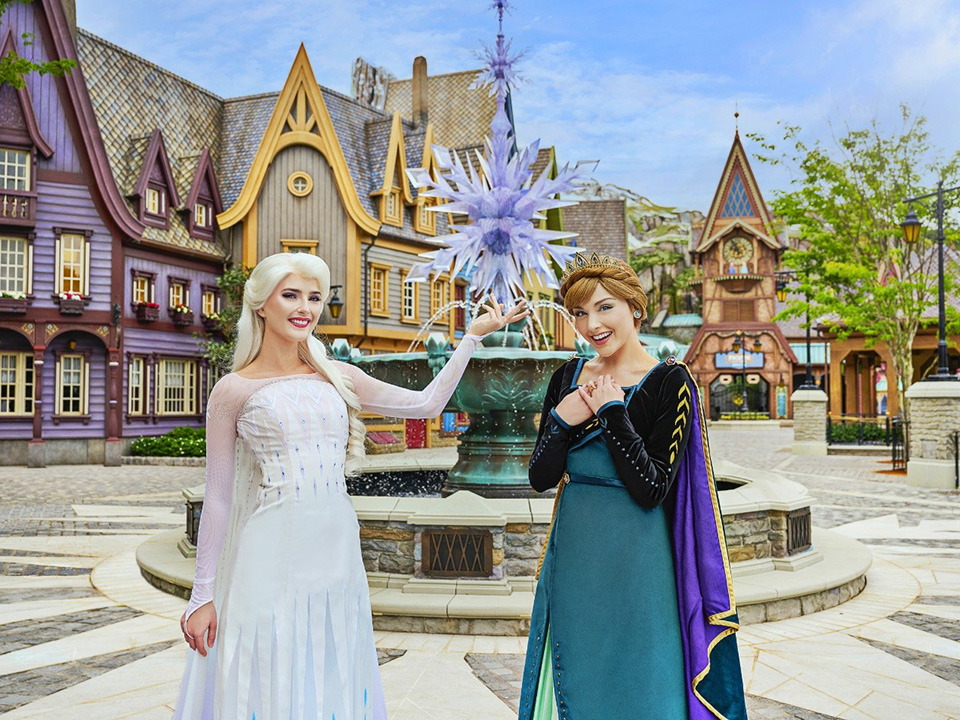 Anna and Elsa at the World of Frozen.