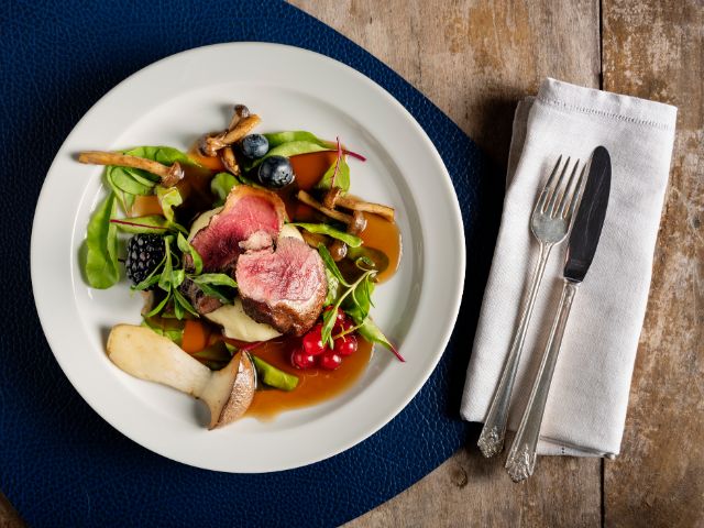 dining-640-480