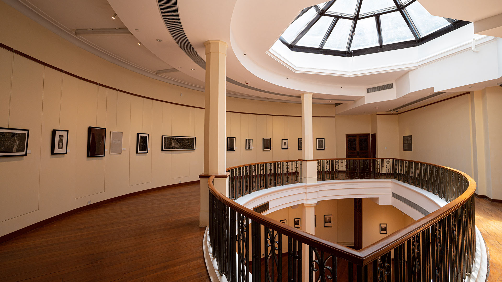 The University Museum and Art Gallery of the University of Hong Kong mainly houses Chinese relics and artworks