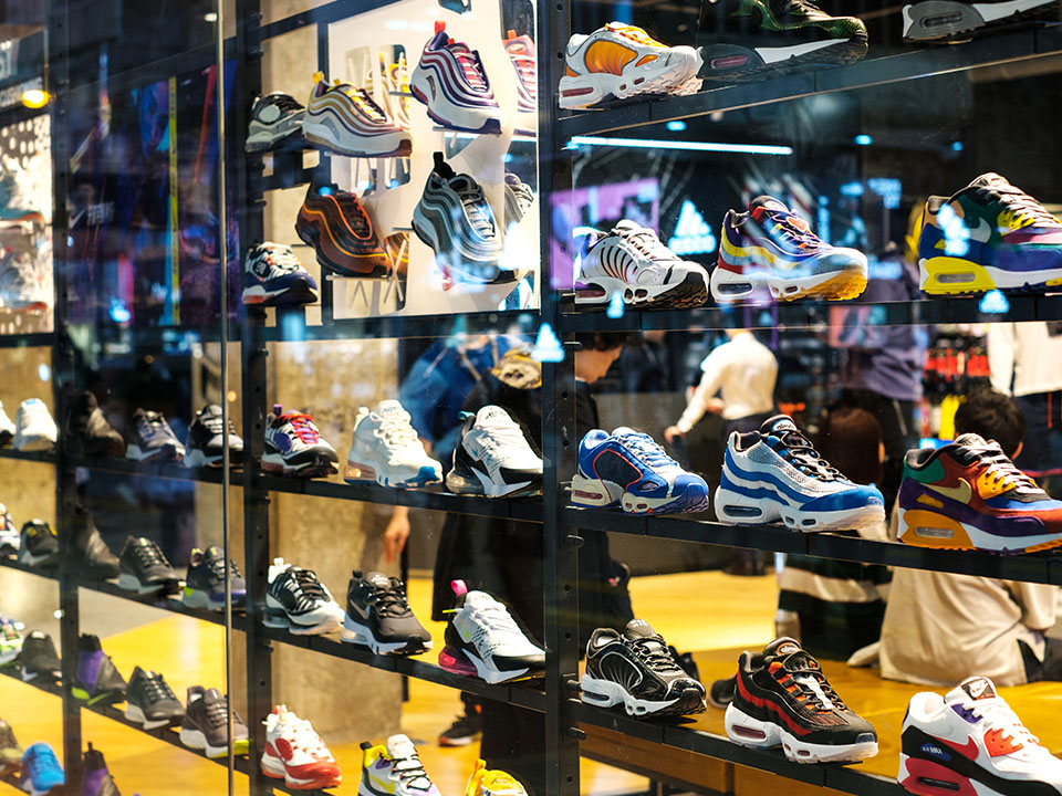 Shop window displaying rows of sneakers on Sneaker’s Street