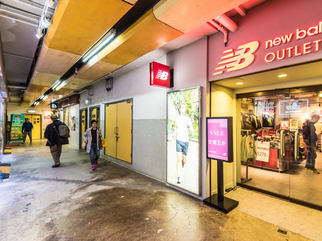 shoe stores in the outlets
