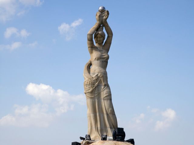 Statue de la pêcheuse