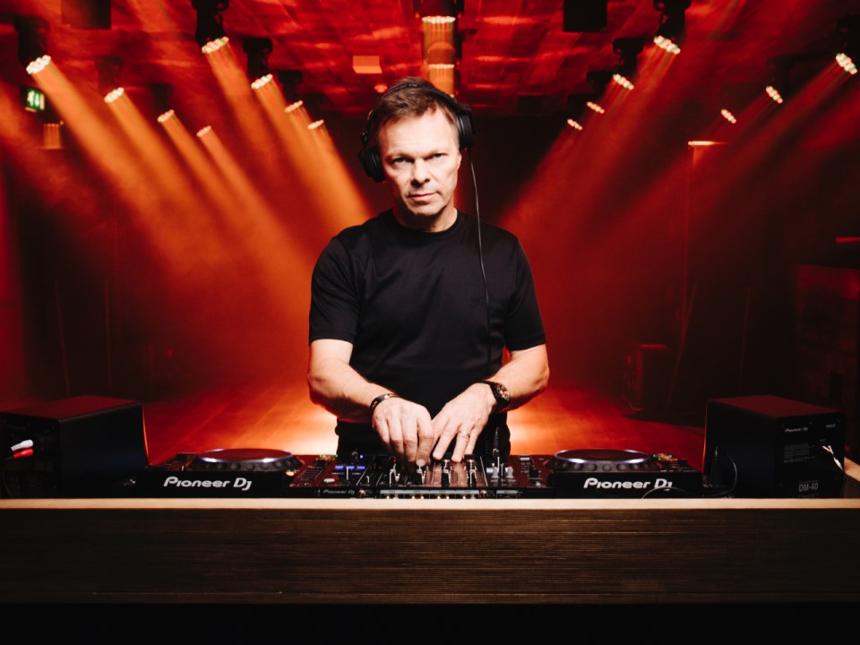 Performance by DJ Pete Tong