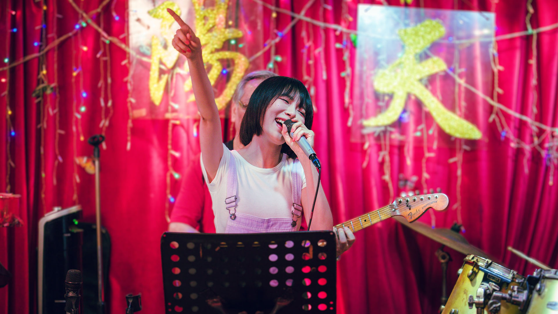 Lin Min-chen singing at the Canton Singing House
